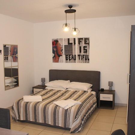 Toret Vanchiglia Studio Apartment Турин Экстерьер фото